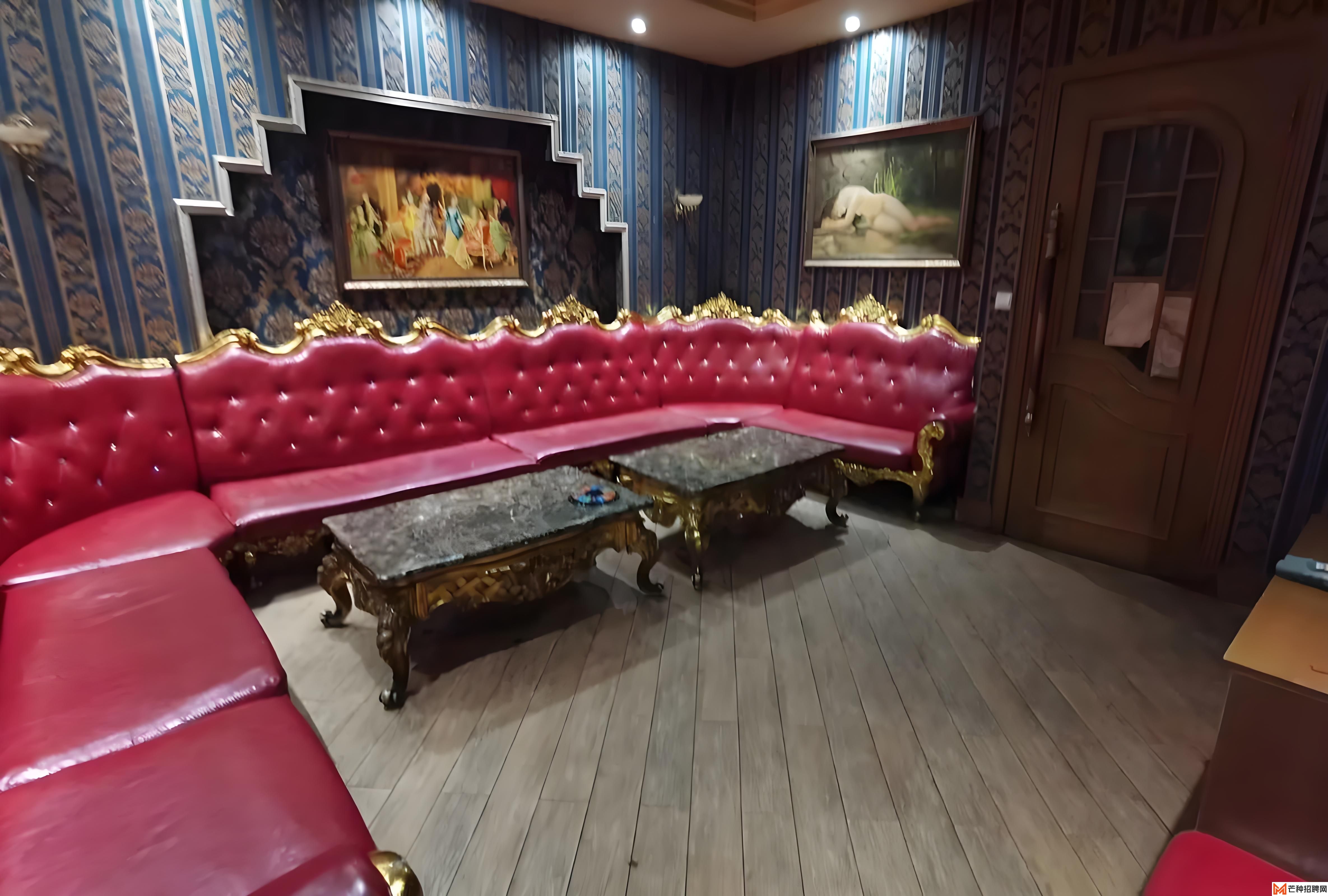 漫步西安德福巷：感受中西融合的夜生活魅力